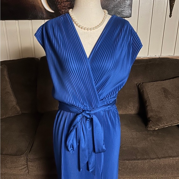 Lean On Klopman • Vintage • 1970’s • USA • Size 8 • Blue • Pleated • Dress - Picture 7 of 16